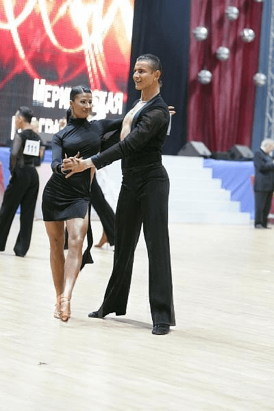 2_5449890448640338835